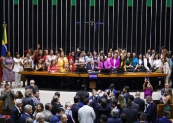Licença menstrual é aprovada na Câmara dos Deputados; veja quem poderá ter direito ao benefício