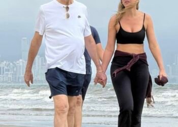 EUA? Nordeste? Não! Ministro Barroso é visto em Itapema (SC) com namorada 20 anos mais nova