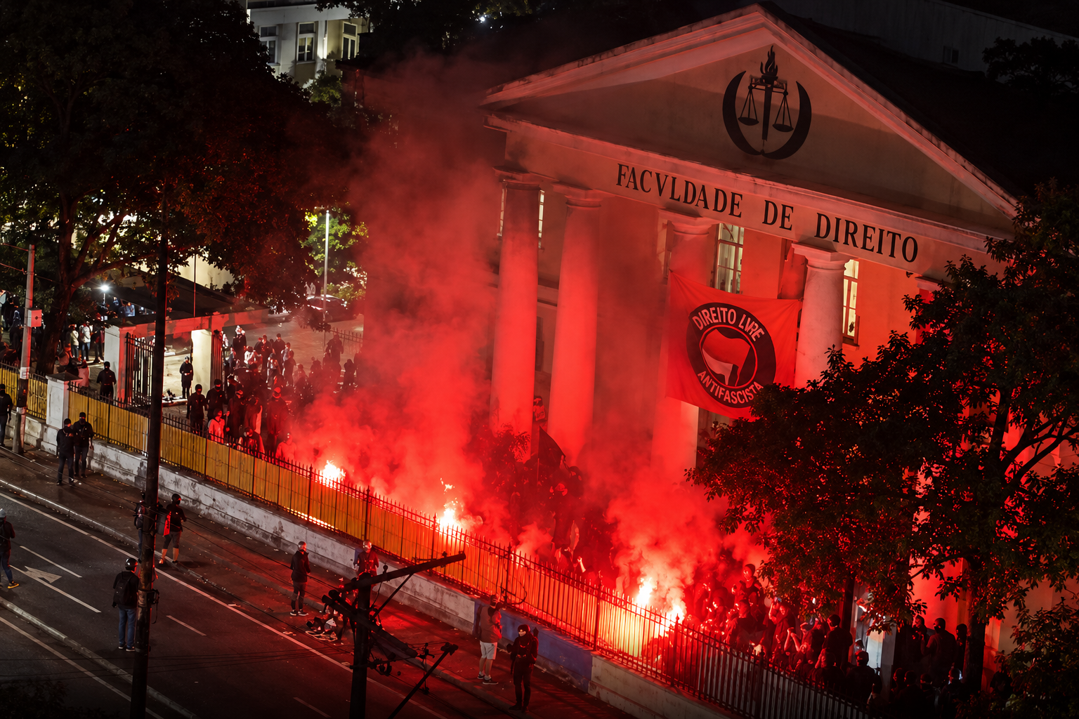 “Estudantes” de extrema-esquerda fazem manifestação pró-Lula na UFF e são acusados de causar danos ao patrimônio; será que algum deles será preso como os envolvidos no 8 de Janeiro?
